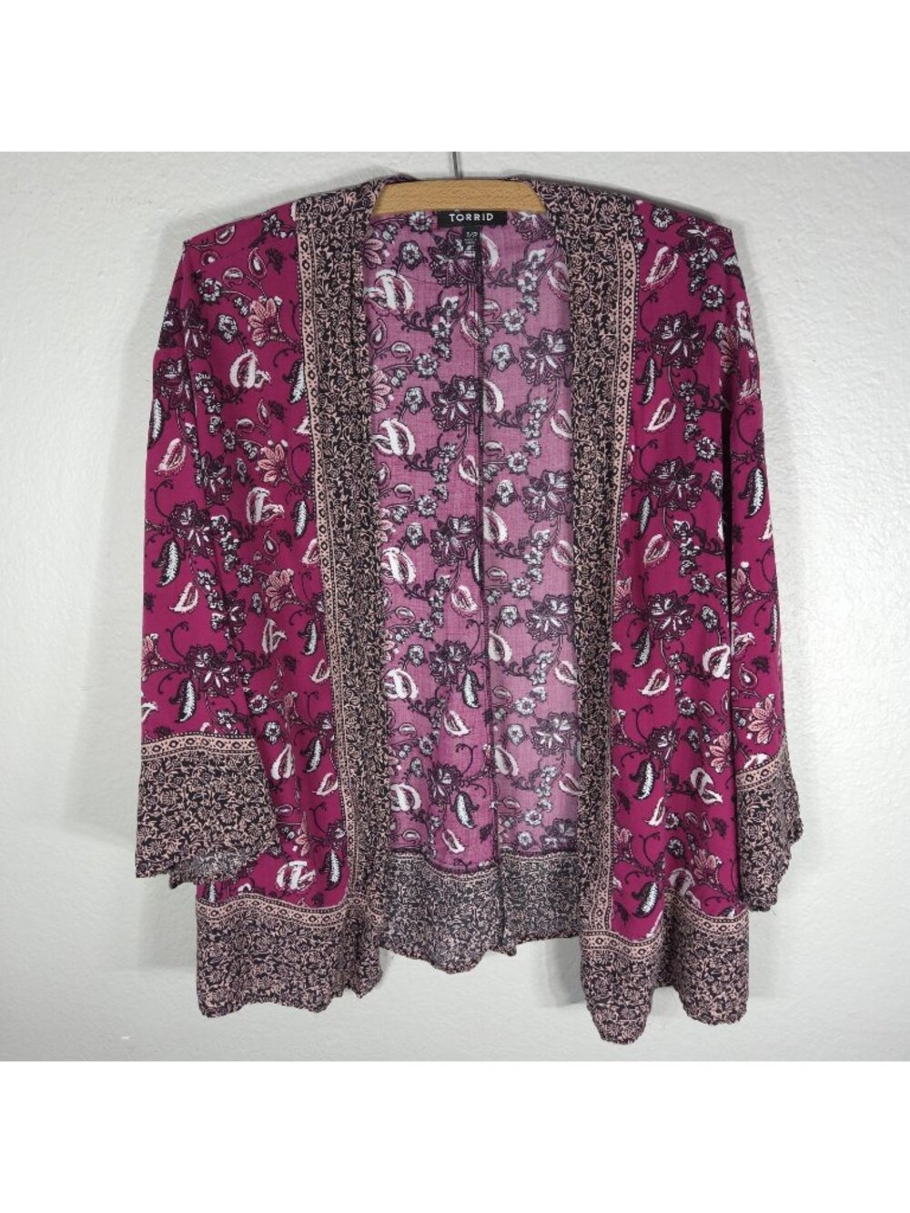 Torrid Bohemian Fucsia Pasley Pattern Haori Kimono Size 1/2 Dolman  Sleeve Rayon